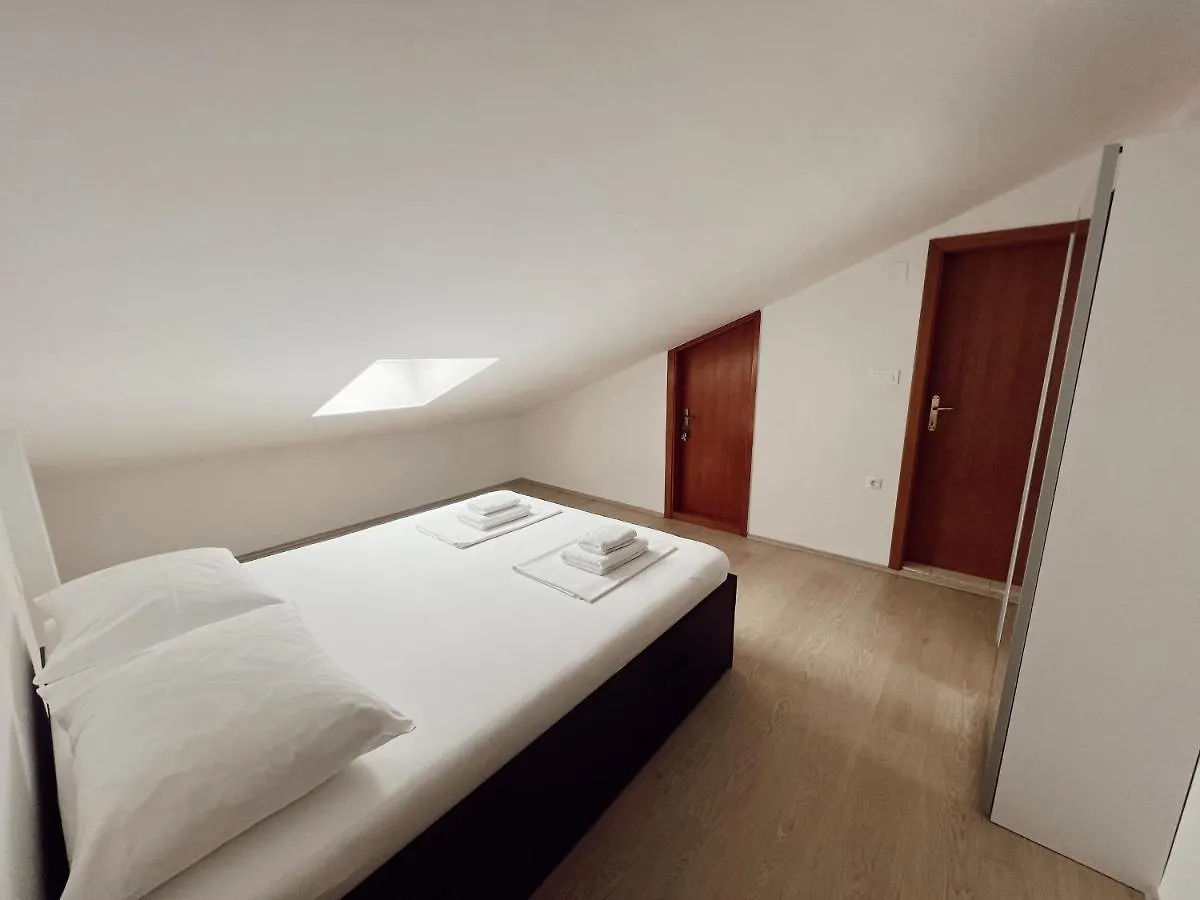 Guest house Apartments Buljanovic Pag Town