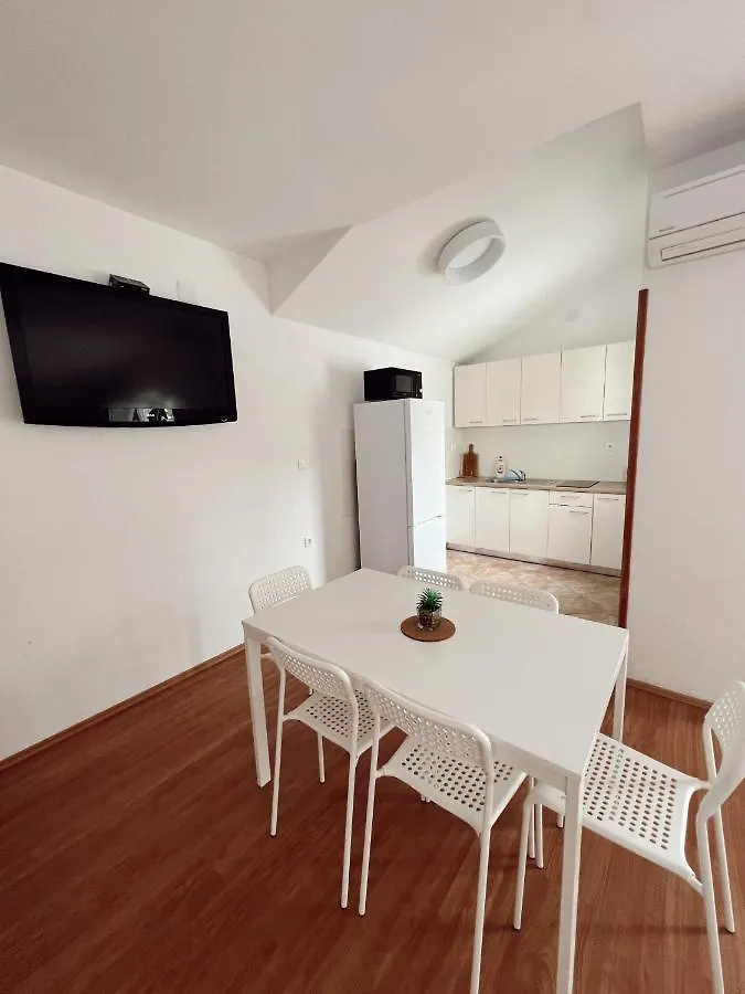 Apartments Buljanovic Pag Town 3*,